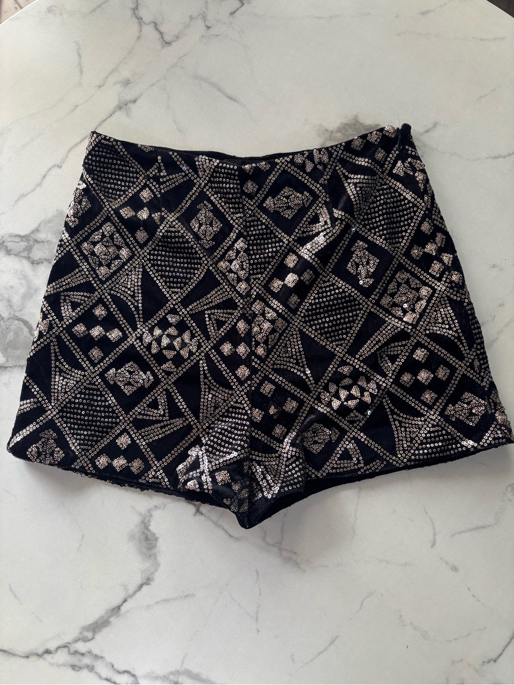 Zara | Black High-Waist Velvet Sequin Geometric Shorts size large